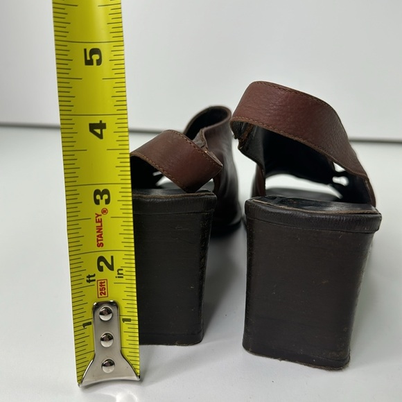 Lea Foscati Open Toed Slingback Block Heeled Sandals - Picture 7 of 11